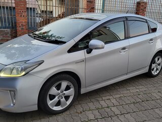 2012 Toyota Prius III Рестайлинг (XW30), серебристый, 1050000 рублей, вид 1