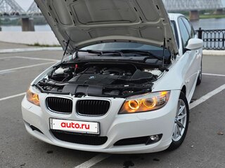 2010 BMW 3 серии 318i V (E90/E91/E92/E93) Рестайлинг, белый, 1000000 рублей, вид 3