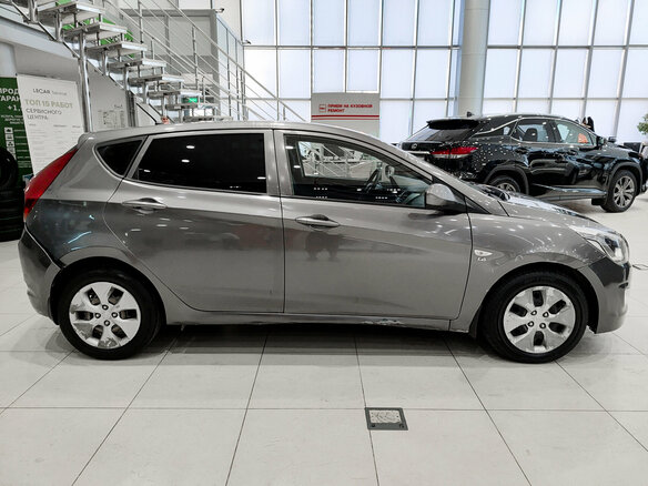 2015 Hyundai Solaris I Рестайлинг, серый - вид 3