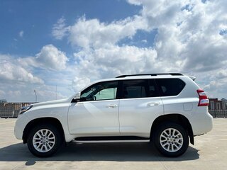 2017 Toyota Land Cruiser Prado 150 Series Рестайлинг 2, белый, 3719000 рублей, вид 2