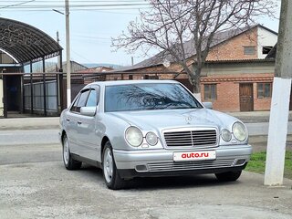 1996 Mercedes-Benz E-Класс 230 II (W210, S210), серебристый, 500000 рублей, вид 2