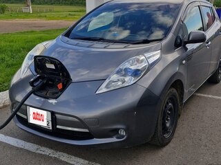 2015 Nissan Leaf I (ZE0/AZE0), серый, 1220000 рублей, вид 1