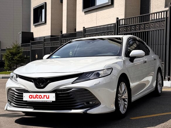 2021 Toyota Camry VIII (XV70), белый, 3050000 рублей - вид 1