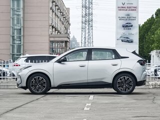 2026 Arcfox T1, серебристый, 1640000 рублей, вид 4
