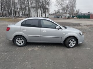 2010 Kia Rio II Рестайлинг, серебристый, 630000 рублей, вид 5