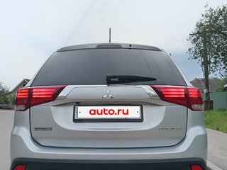 2015 Mitsubishi Outlander III Рестайлинг 2, серебристый, 1600000 рублей, вид 5