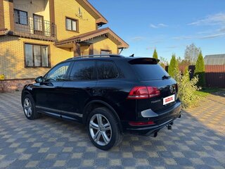 2011 Volkswagen Touareg II, чёрный, 1950000 рублей, вид 3