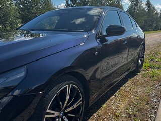 2024 BMW 5 серии 540d xDrive VIII (G60/G61/G68), синий, 9200000 рублей, вид 2