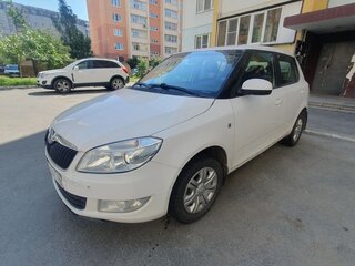 2013 Skoda Fabia II Рестайлинг, белый, 449000 рублей, вид 2
