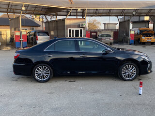 2017 Toyota Camry VII (XV50) Рестайлинг, чёрный, 2360000 рублей, вид 2