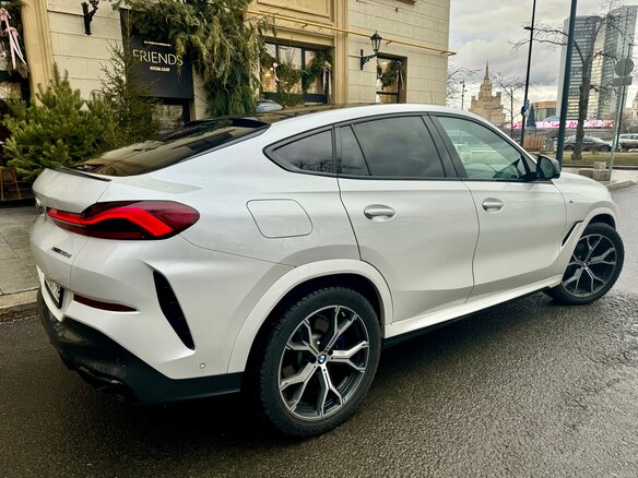 2021 BMW X6 30d III (G06), белый, 9310000 рублей - вид 5