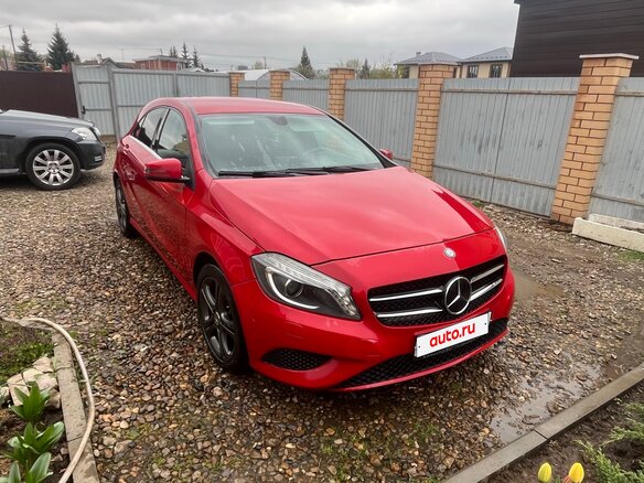 2013 Mercedes-Benz A-Класс 180 III (W176), красный, 1250000 рублей - вид 1