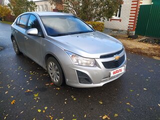2013 Chevrolet Cruze I Рестайлинг, серебристый, 600000 рублей, вид 3