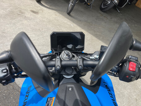 2023 Suzuki GSX-8S, голубой, 940000 рублей, вид 5