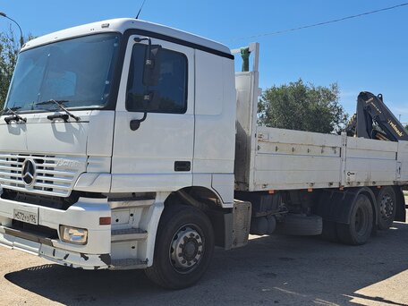 1999 Mercedes-Benz Actros, белый, 3350000 рублей, вид 1