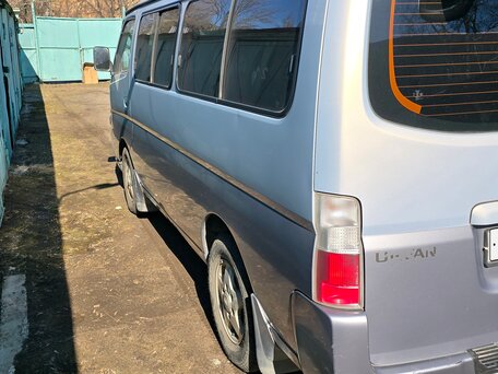 2001 Nissan Urvan, серый, 1500000 рублей, вид 4