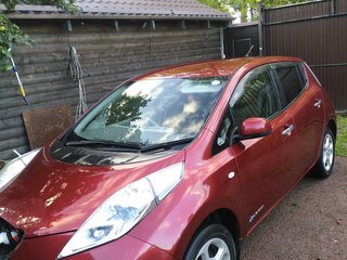 2012 Nissan Leaf I (ZE0/AZE0), красный, 1100000 рублей, вид 1