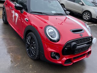 2020 Mini Hatch Cooper S III (F55/F56) Рестайлинг, красный, 3600000 рублей, вид 2