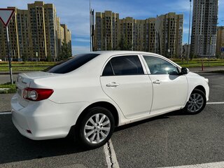2010 Toyota Corolla X (E140, E150) Рестайлинг, белый, 700000 рублей, вид 2
