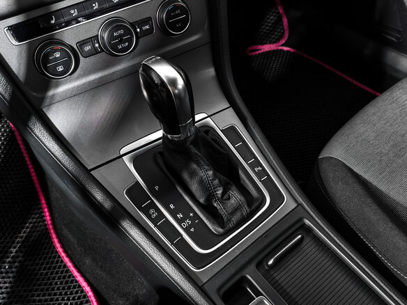 2014 Volkswagen Golf VII, чёрный, 835000 рублей - вид 10