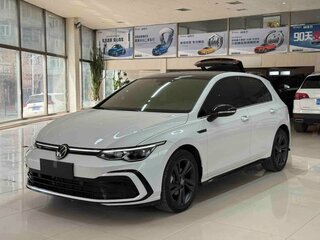2023 Volkswagen Golf VIII, белый, 1890000 рублей, вид 1