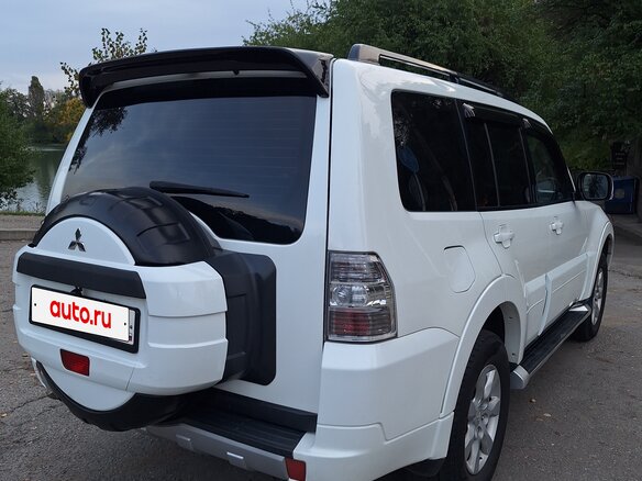 2014 Mitsubishi Pajero IV Рестайлинг 1, белый, 2100000 рублей - вид 4