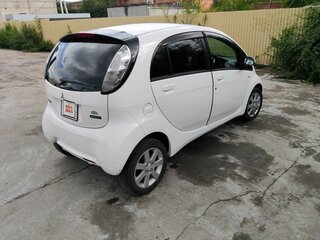 2010 Mitsubishi i-MiEV, белый, 605000 рублей, вид 2