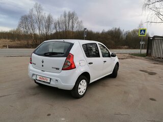 2013 Renault Sandero I, белый, 565000 рублей, вид 4