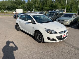 2014 Opel Astra J Рестайлинг, белый, 900000 рублей, вид 3