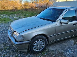 1998 Mercedes-Benz C-Класс 240 I (W202) Рестайлинг, золотистый, 180000 рублей, вид 4