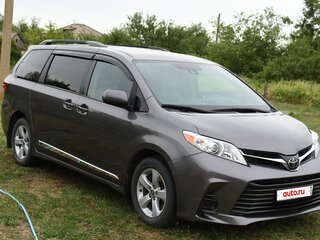 2019 Toyota Sienna III Рестайлинг 2, серый, 4000000 рублей, вид 3