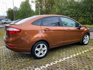 2015 Ford Fiesta Mk6 Рестайлинг, коричневый, 550000 рублей, вид 3