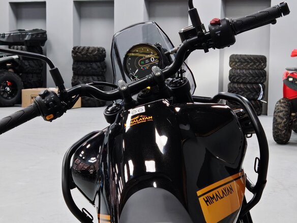 2025 Royal Enfield Himalayan, чёрный - вид 21