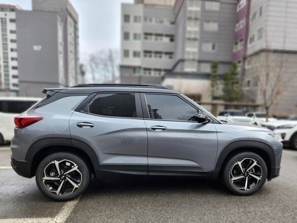 2022 Chevrolet TrailBlazer III, серый, 1920000 рублей - вид 2