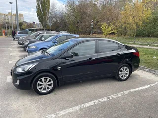 2013 Hyundai Solaris I, чёрный, 965000 рублей, вид 2