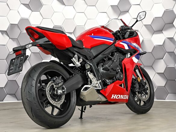 2026 Honda CBR 650R, красный, 1377000 рублей - вид 6