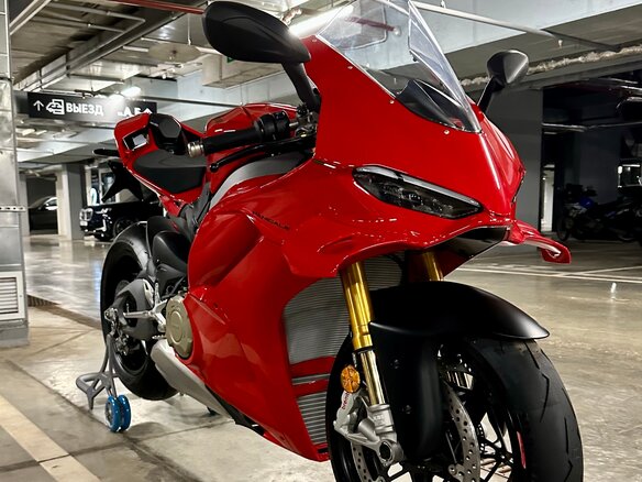 2024 Ducati Panigale V4, красный, 3950000 рублей - вид 4