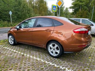 2015 Ford Fiesta Mk6 Рестайлинг, коричневый, 550000 рублей, вид 5