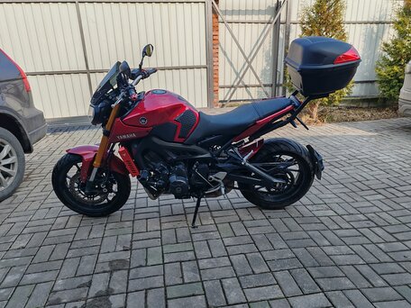 2016 Yamaha MT-09 (FZ-09), красный, 600000 рублей, вид 2