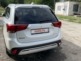 2019 Mitsubishi Outlander III Рестайлинг 3, белый, 2550000 рублей, вид 2