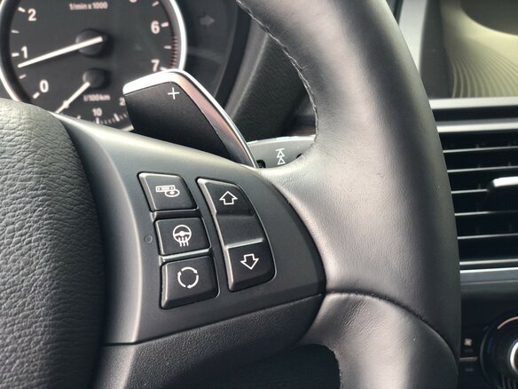 2013 BMW X5 50i II (E70) Рестайлинг, белый - вид 29