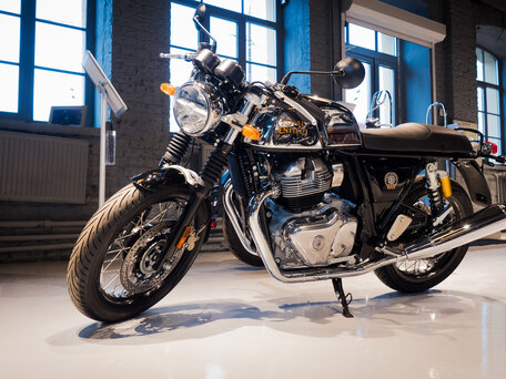 2025 Royal Enfield Continental GT, серебристый, 737000 рублей, вид 1