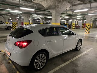 2010 Opel Astra J, белый, 820000 рублей, вид 4