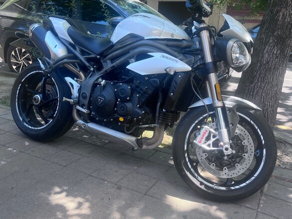 2019 Triumph Speed Triple, белый, 750000 рублей