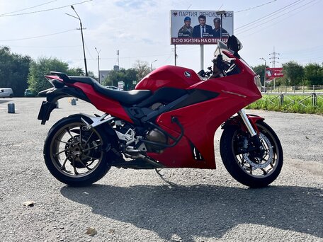 2018 Honda VFR 800, красный, 840000 рублей, вид 2