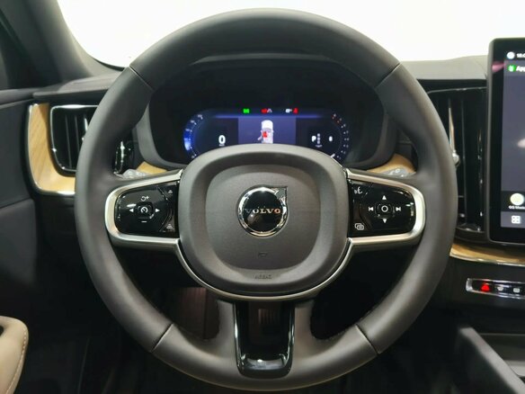 2025 Volvo XC60 II Рестайлинг 2, красный, 6290000 рублей - вид 14