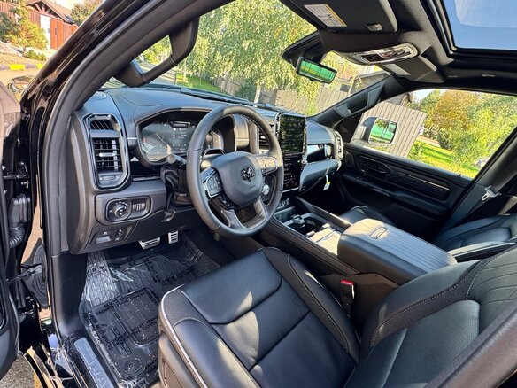 2026 Ram 1500 Crew Cab eTorque V Рестайлинг, чёрный, 16500000 рублей - вид 9