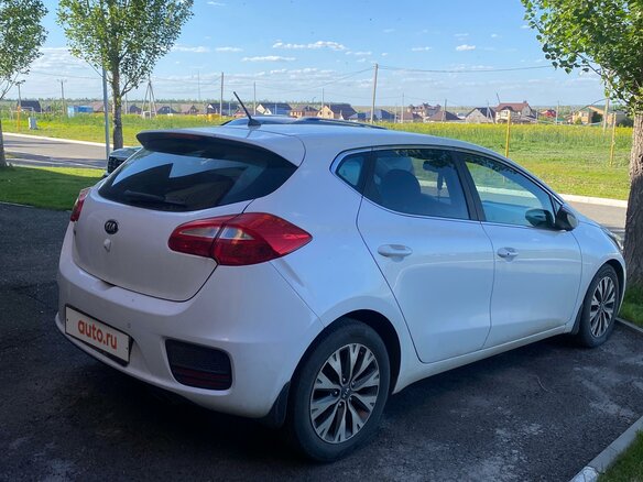 2016 Kia Ceed II Рестайлинг, белый, 1590000 рублей - вид 2