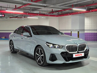 2025 BMW 5 серии 530i xDrive VIII (G60/G61/G68), серый, 7880000 рублей, вид 4