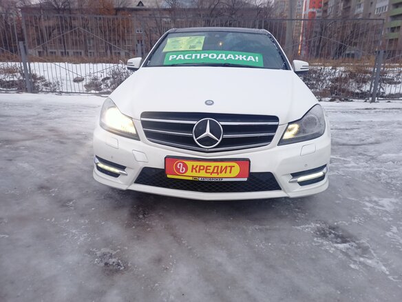 2011 Mercedes-Benz C-Класс 180 BlueEFFICIENCY III (W204) Рестайлинг, белый - вид 1